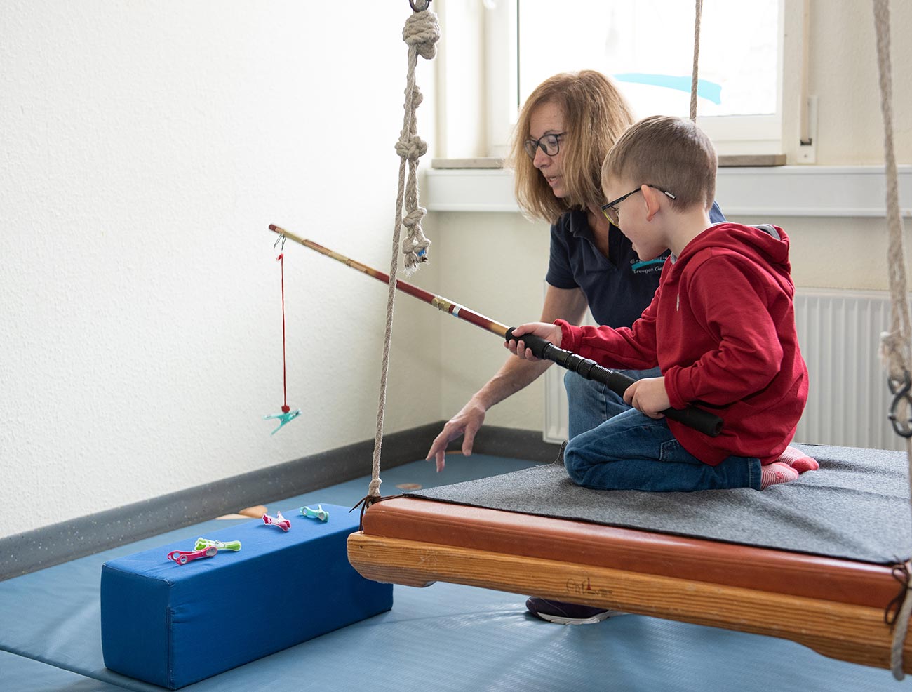 Ergotherapie Geisel - Koordinationsübung mit einem Kind